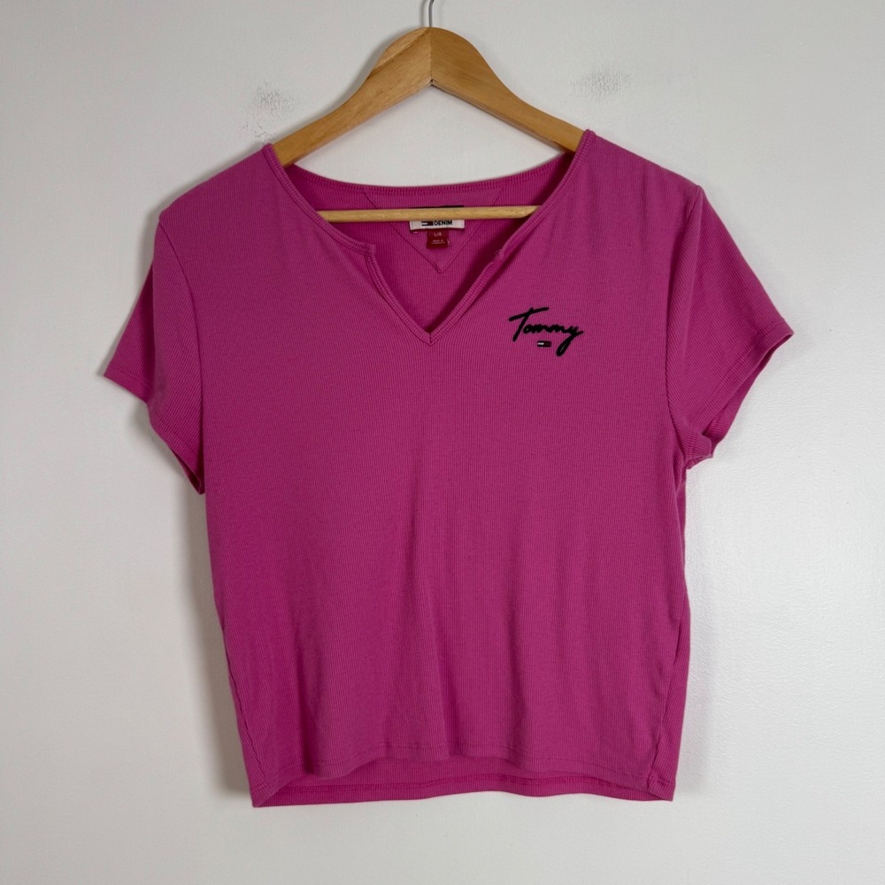 Y2K Tommy Hilfiger Womens L Ribbed Notched V-Neck T-Shirt Pink Script Logo Tee